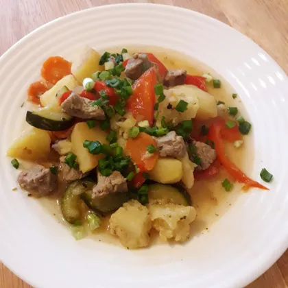 Овощное рагу с картофелем и говядиной в духовке