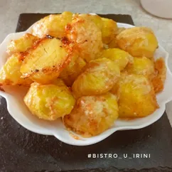 Деревенский картофель под сырным соусом