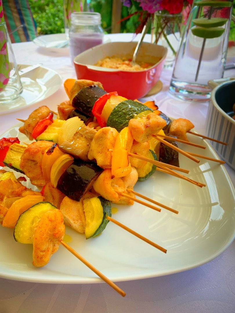 Шашлычки с курицей и овощами в духовке