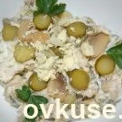 Салат грибной с сельдью и овощами