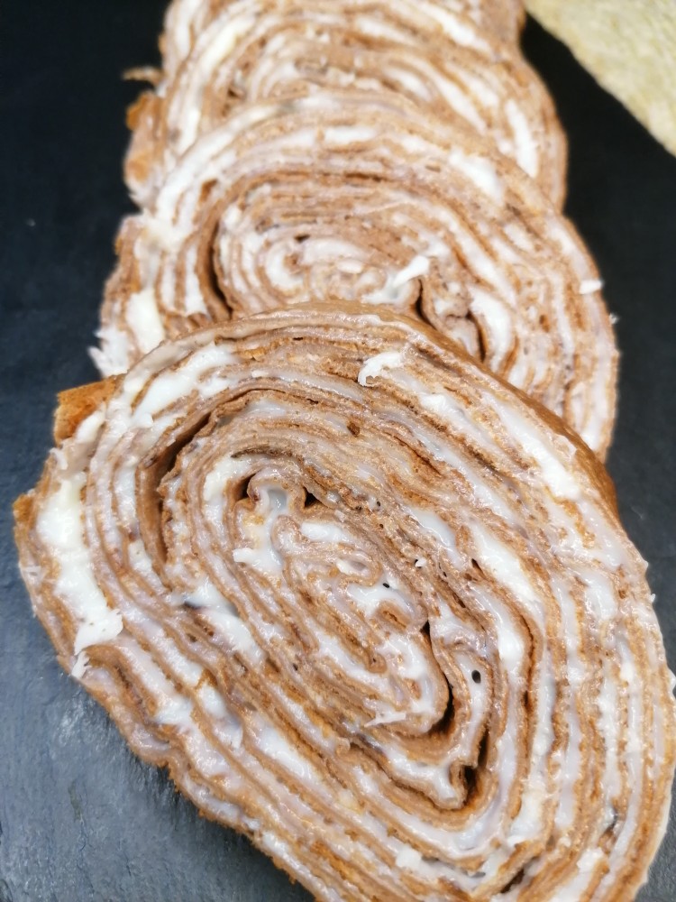Блинный рулет с заварным кремом