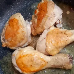 Куриные окорочка жареные в кисло-сладком соусе