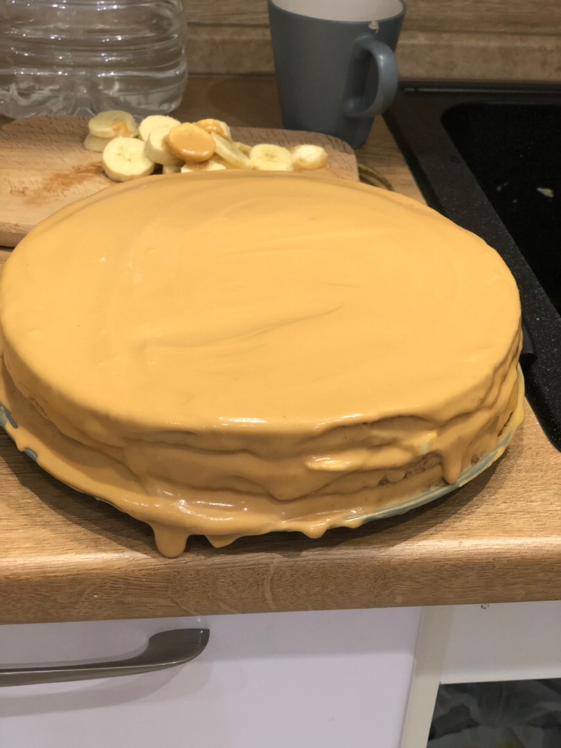 Быстрый бисквитный торт из готовых коржей с малиной