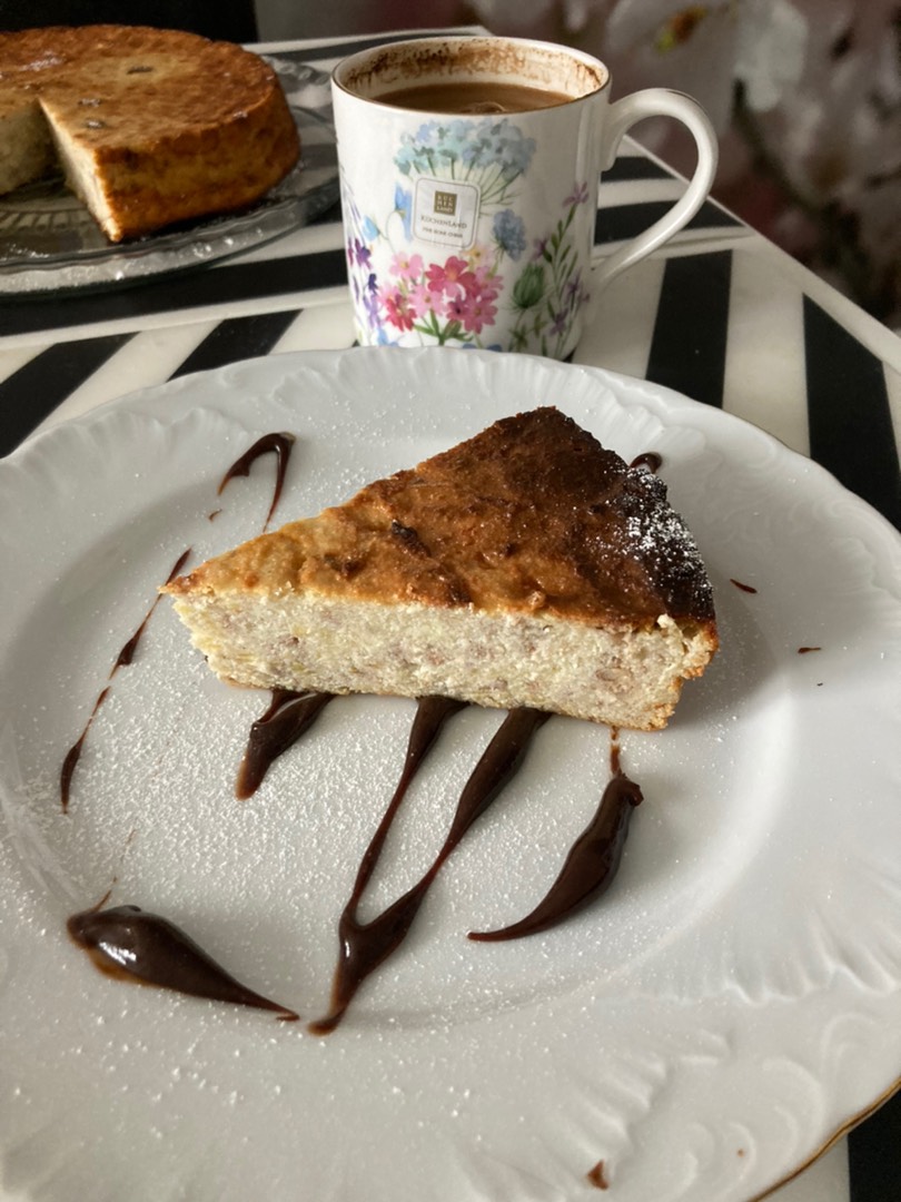 Творожный пирог с яблоком и орехами