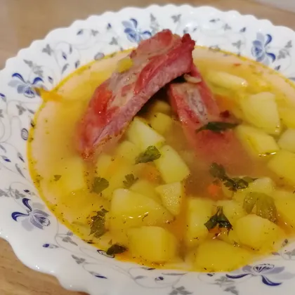 Картофельный суп с копчёным ребрышками 