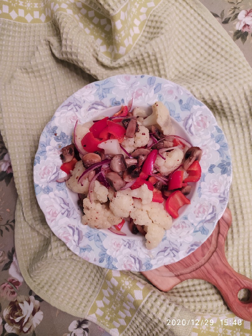 Салат с цветной капустой