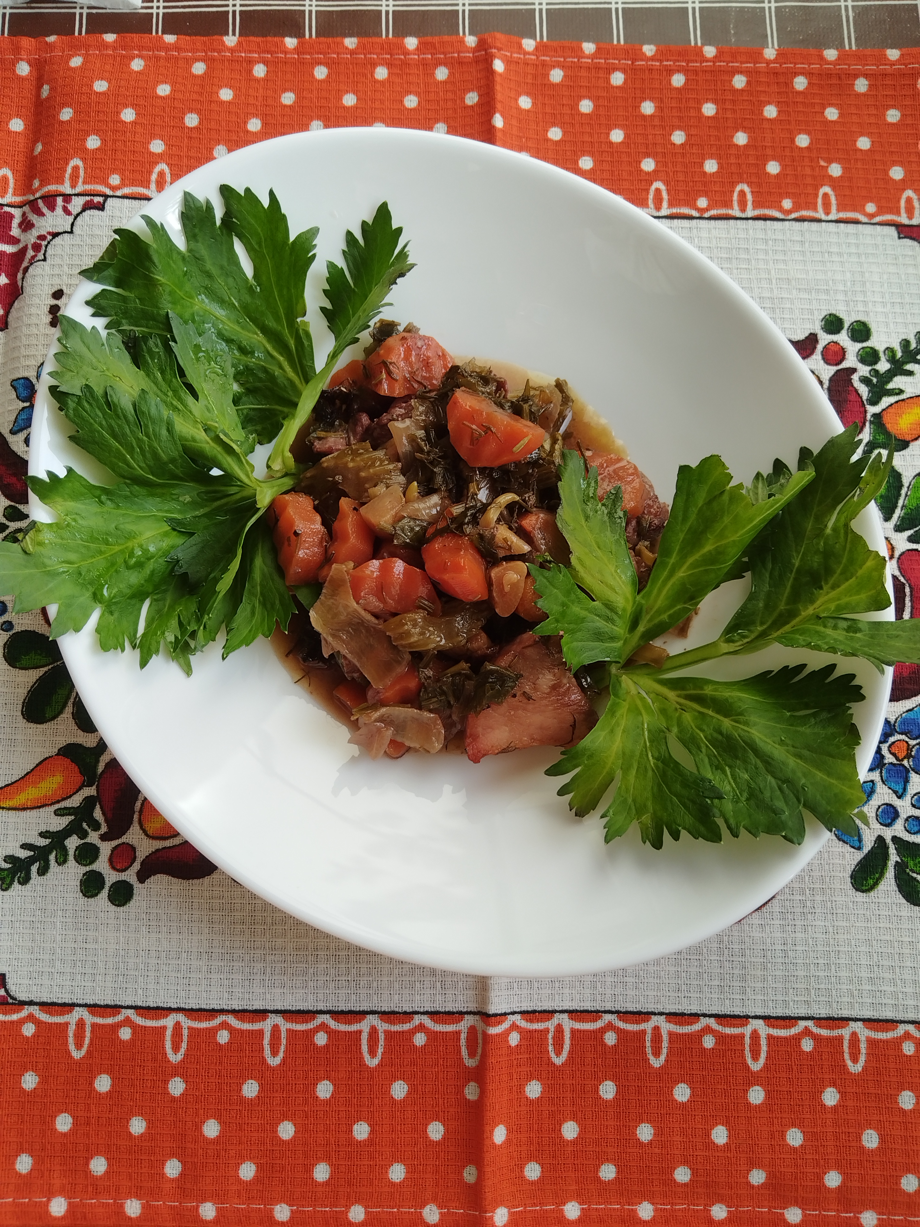 Томлёная говядина с овощами