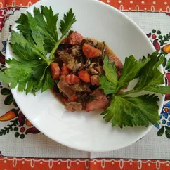 Томлёная говядина с овощами