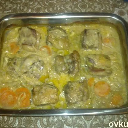 Говяжьи рёбрышки с овощами в сметанном соусе