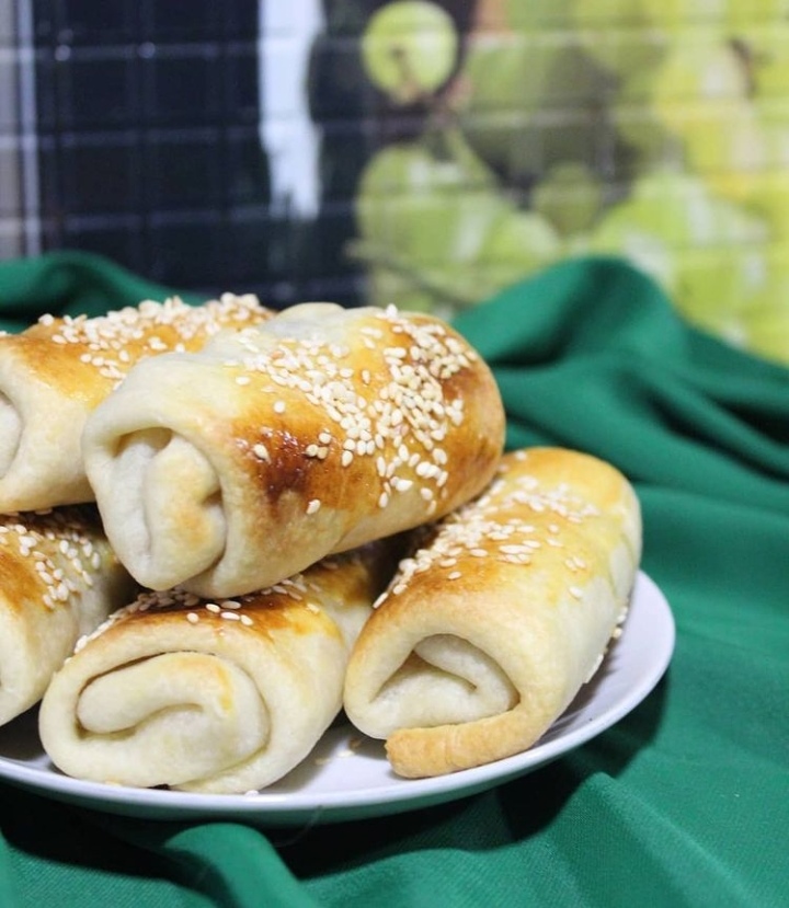 Пирожки с луком и яйцами в духовке