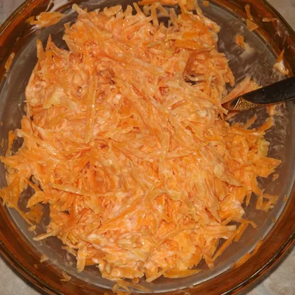 Морковный салат с чесноком