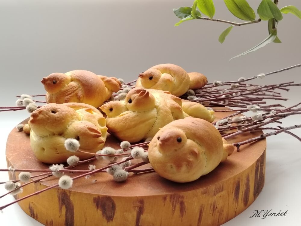 Жаворонки (постные булочки в виде птиц)