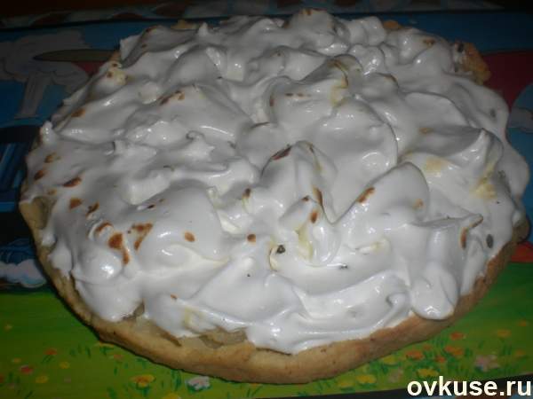 Песочный тарт с лимонным курдом и меренгой