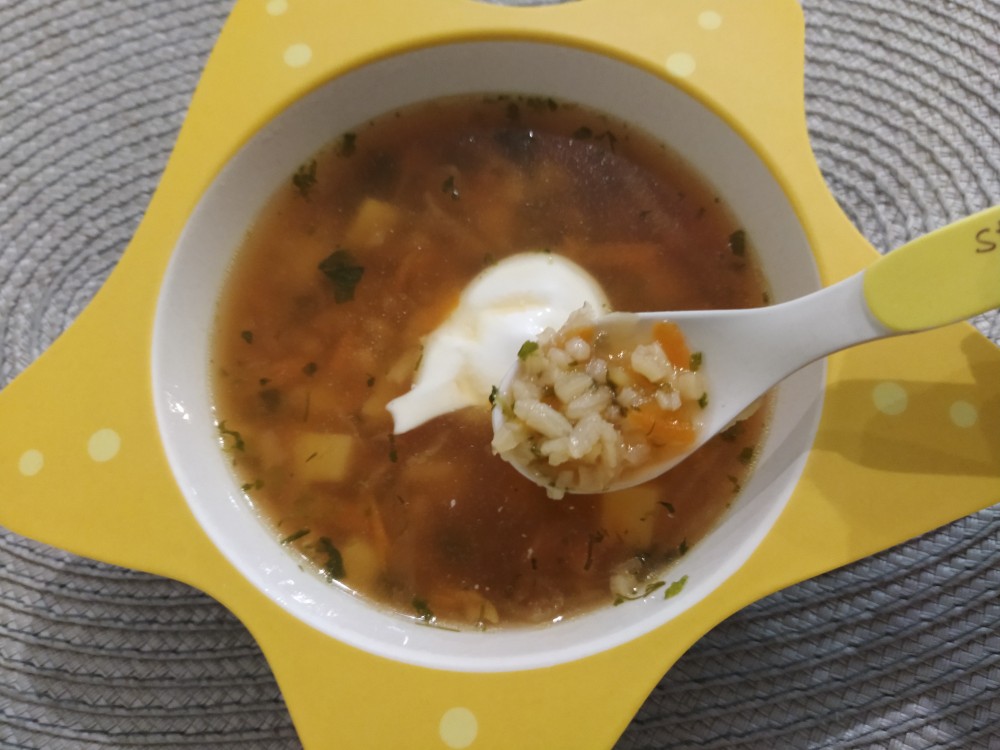 Суп со свёклой, рисом и зеленью