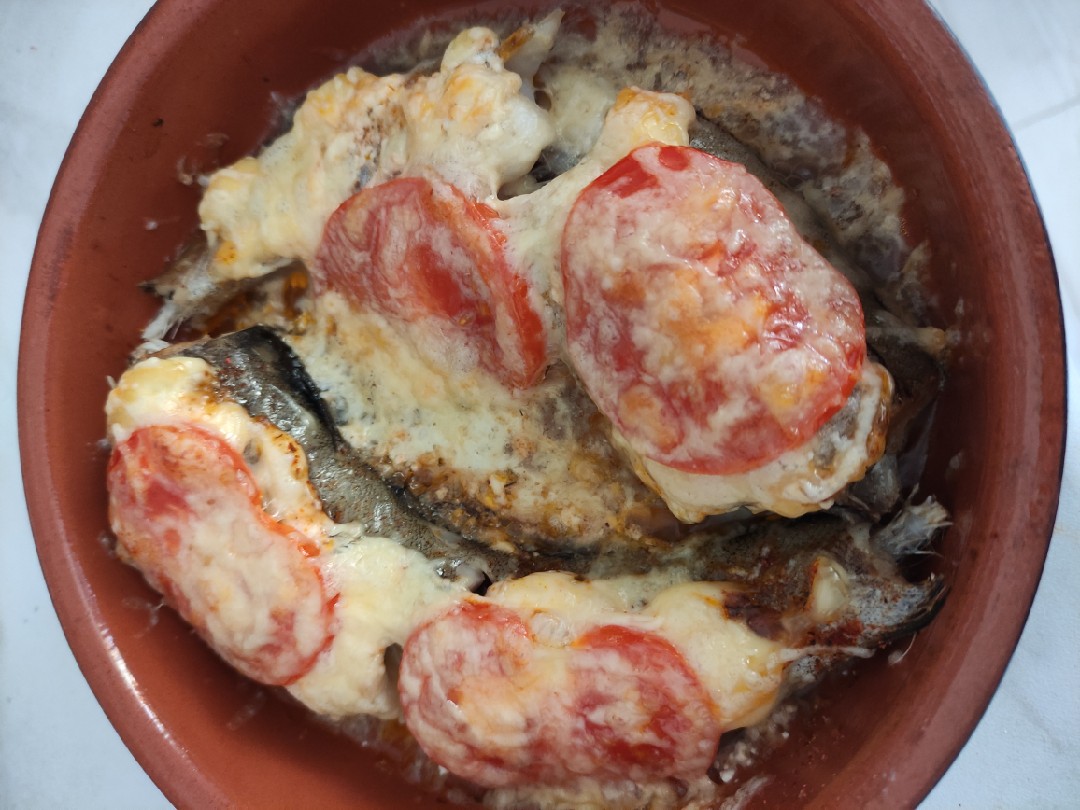 Рецепт Рыба запеченная под сыром с майонезом. Калорийность, химический состав и пищевая ценность.