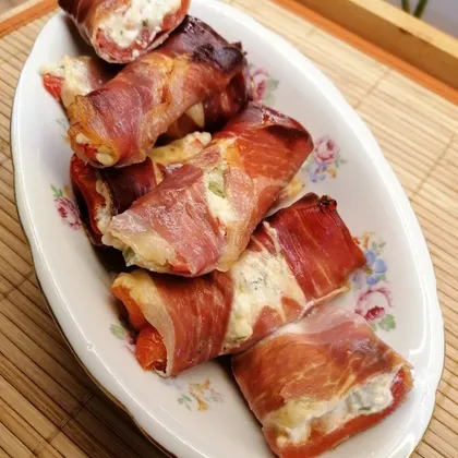 Bacon -  Paprika - Schiffchen  mit Frischkäse / Лодочки из перца