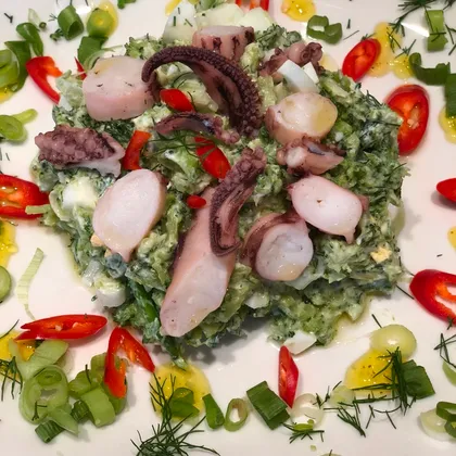 Салат с осьминогами и брокколи