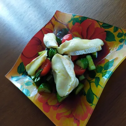 Овощной салат с жареным сыром