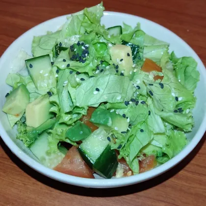 Салат из свежих овощей с авокадо 🥑