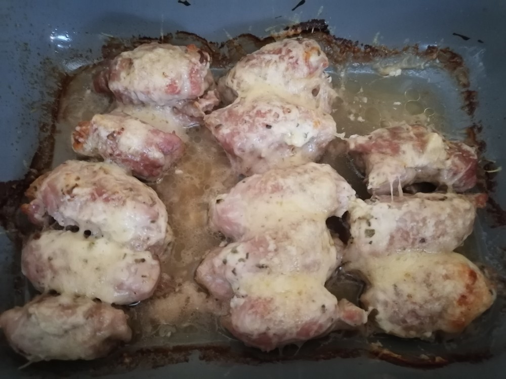 Рулетики/шашлычки из свинины с сыром и орехами