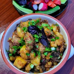 Жаркое из свинины с овощами в казане на костре