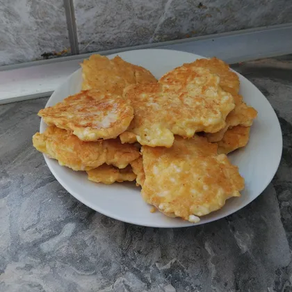 Ленивые пирожки с яйцом и сыром на сковороде