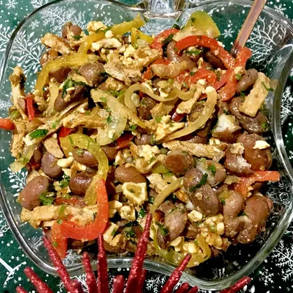 Стейк салат с маринованным луком