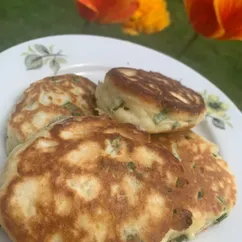 Оладьи с луком и яйцом