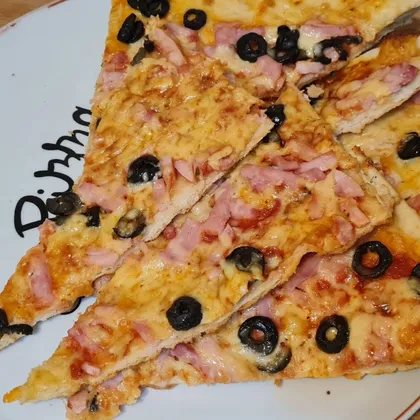 Тонкая хрустящая пицца в духовке
