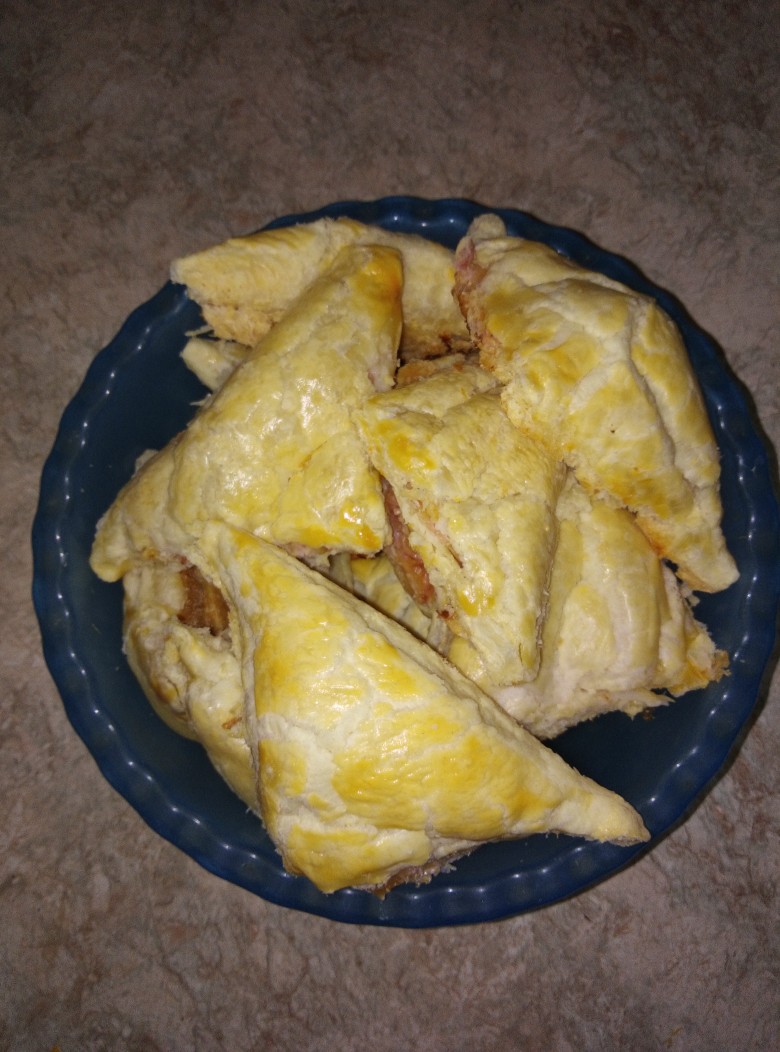 Слоеный пирог ветчина с сыром слоеное тесто рецепт с фото пошагово