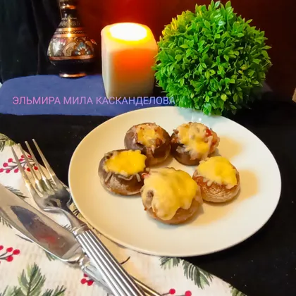 Запечённые шампиньоны под сырной шапочкой