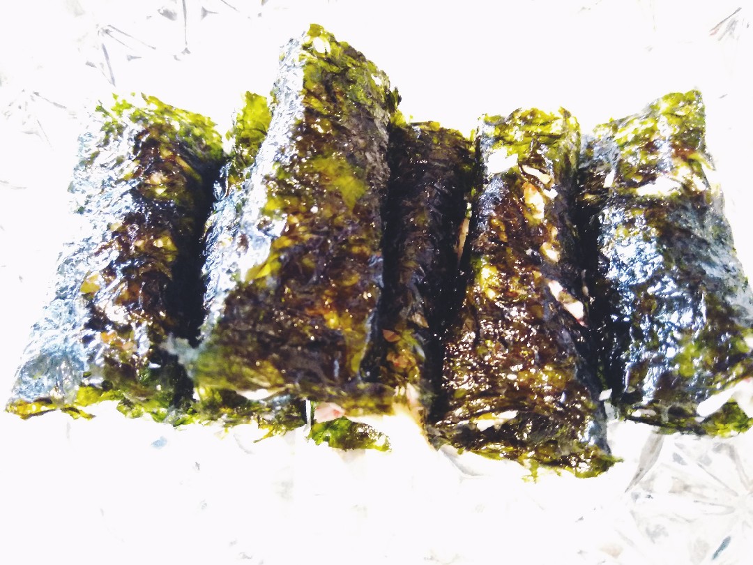 Рулеты с чипсами Нори и крабовым мясом