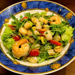 Салат с креветками и авокадо 