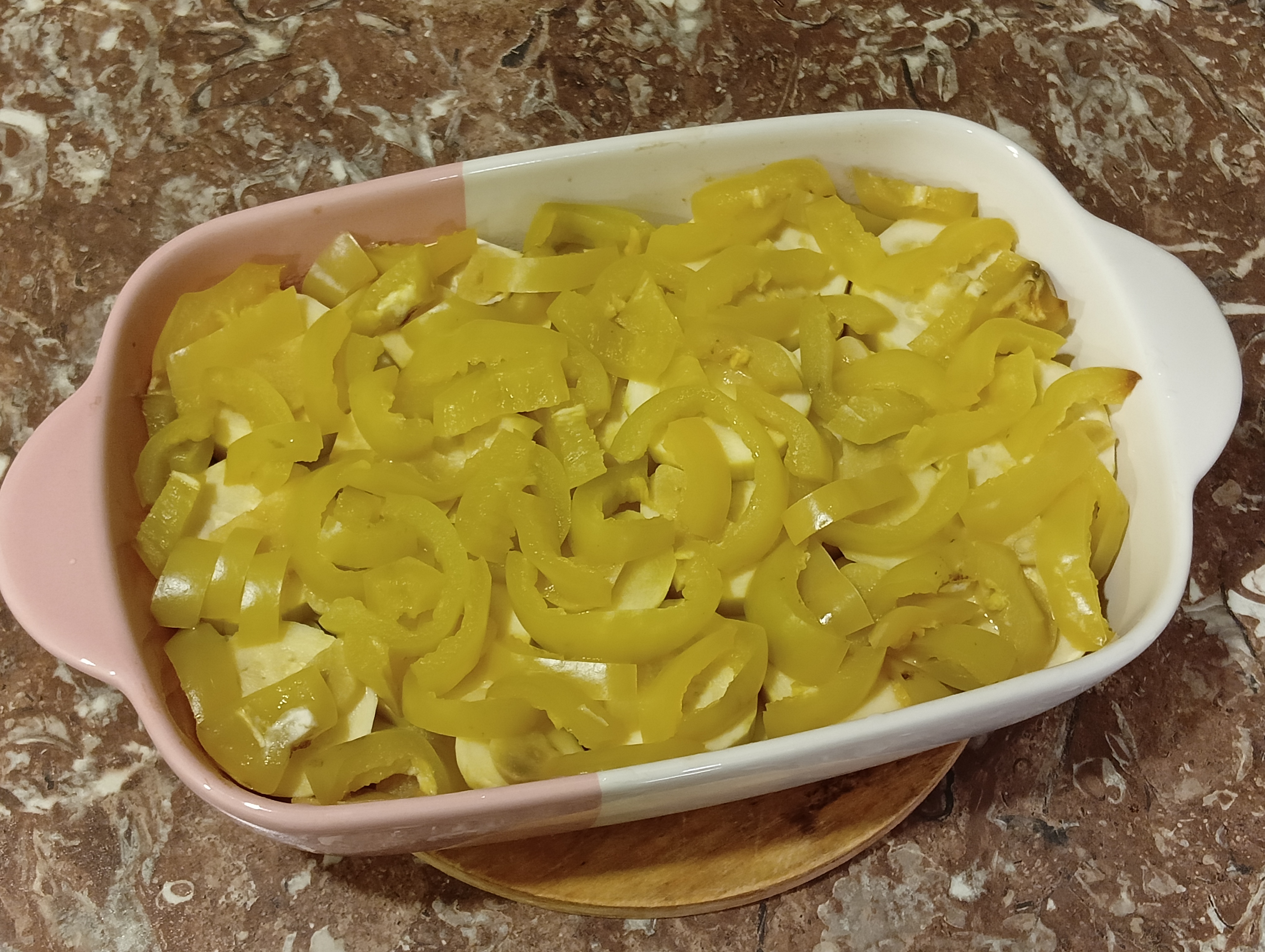 Кабачки с чесноком и перцем в духовке
