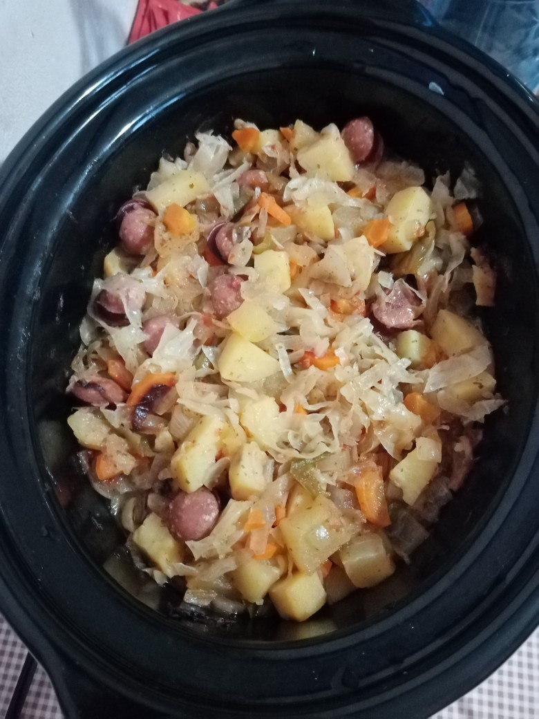 Рагу овощное с колбасками в медленноварке