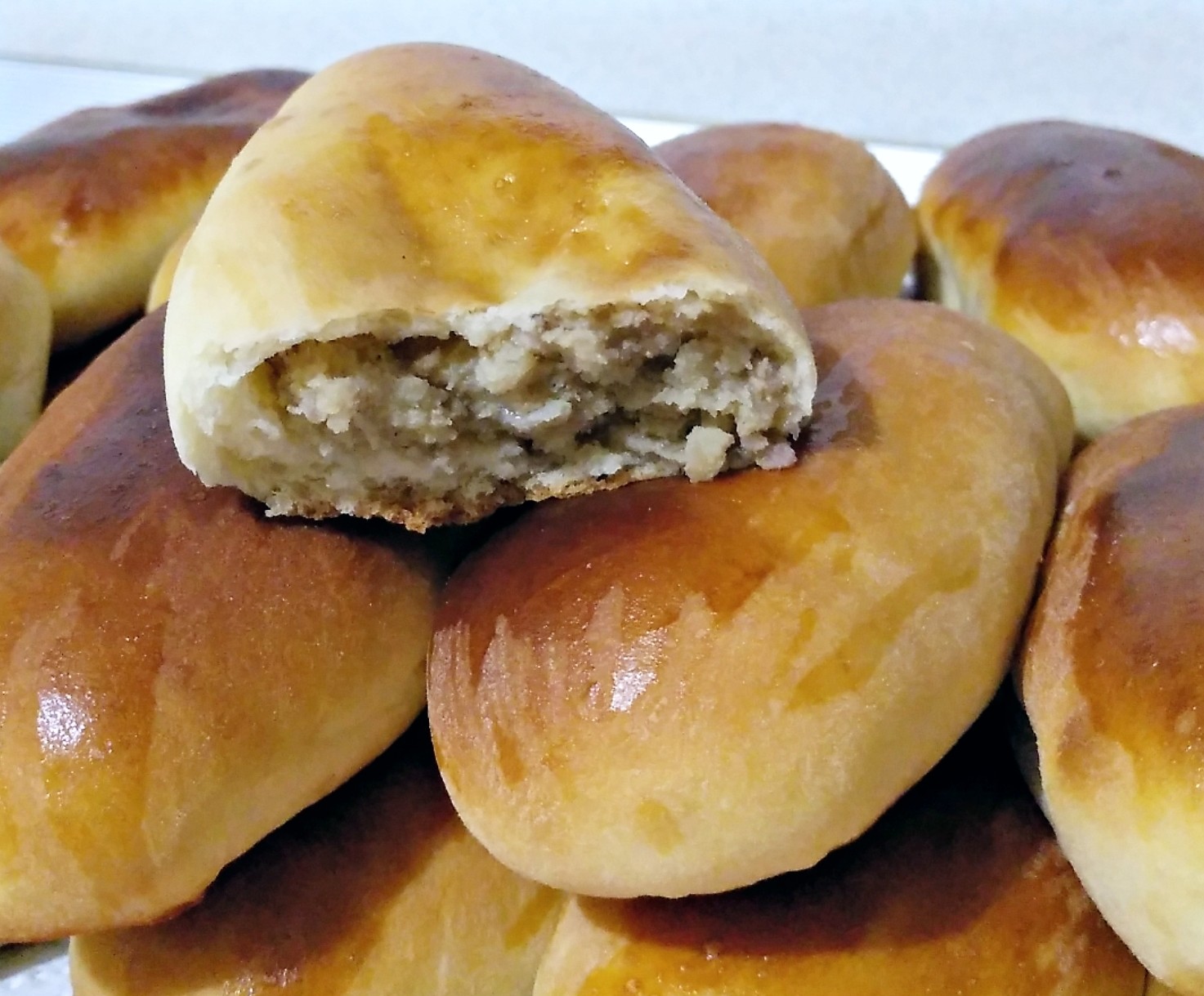 Жареные пирожки с картошкой и печенью: рецепт - Лайфхакер