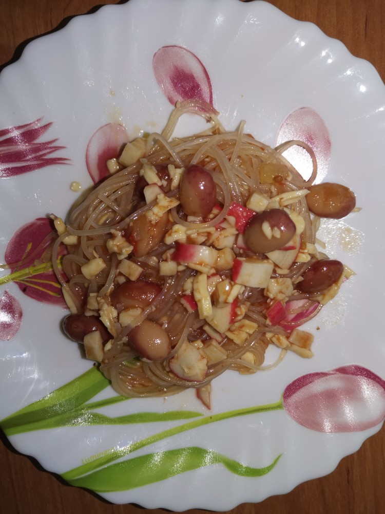 Салат с фунчозой