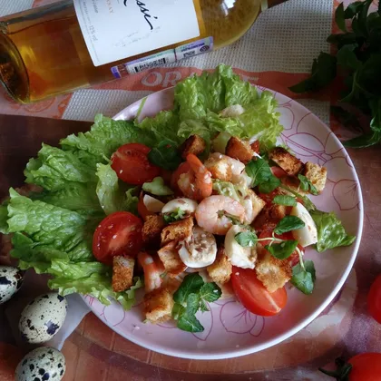 Салат с креветками под винной заправкой