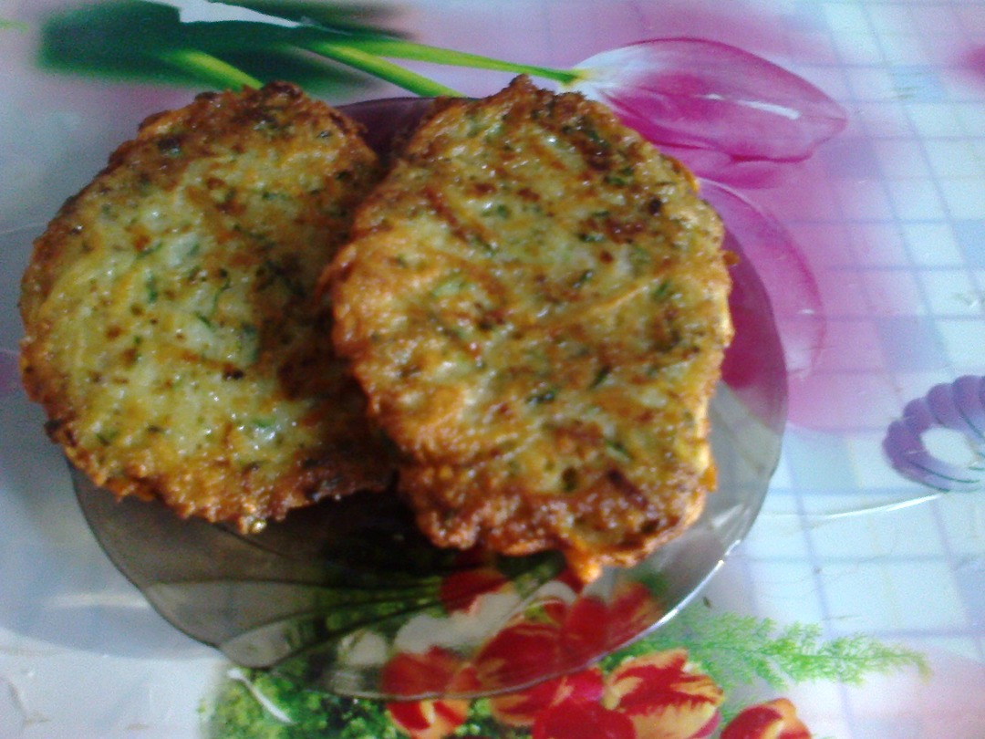 Оладьи из картофеля и огурцов