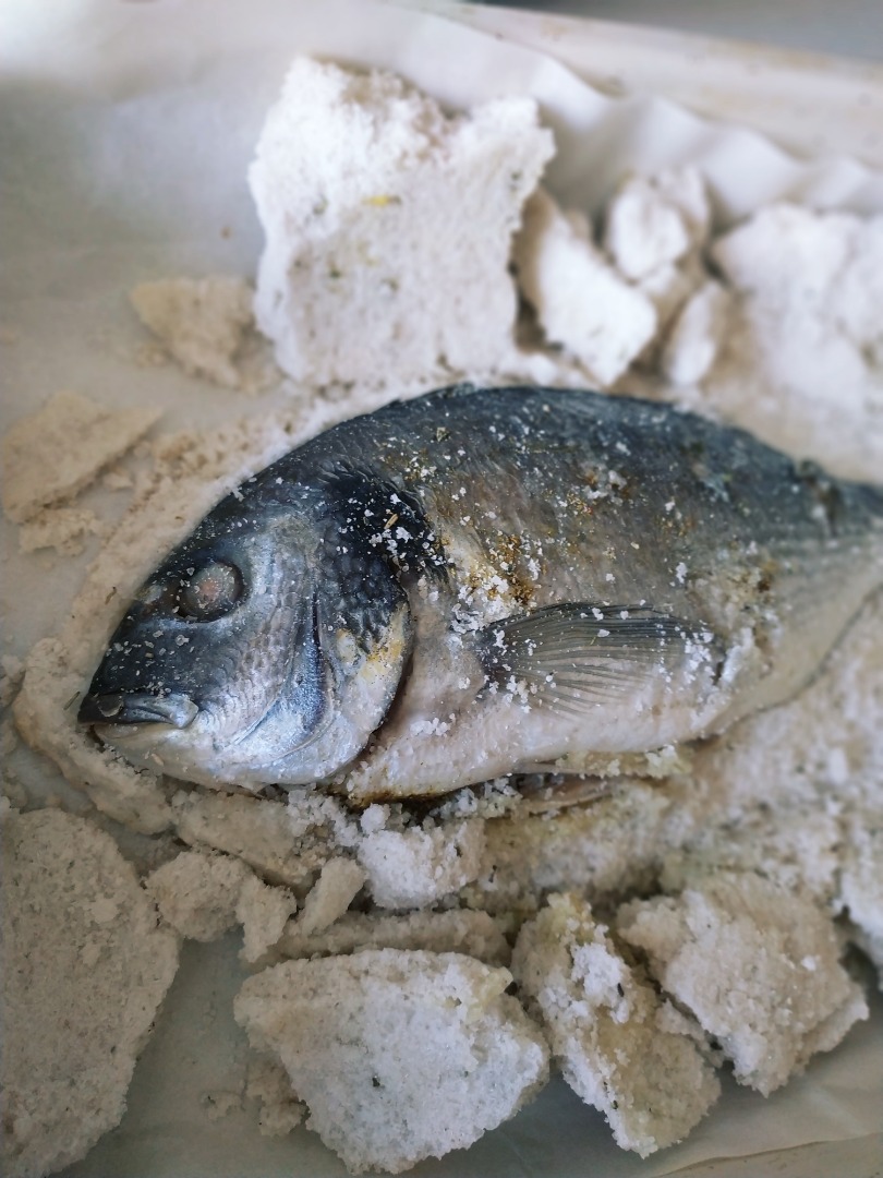 Рыба в соляной шубе: как приготовить весь процесс. (Видео) - На Кухне
