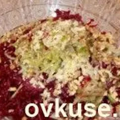 Свекольный салат с орехами и огурцом