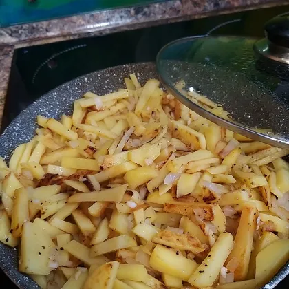 Картошка жареная с луком и чесноком
