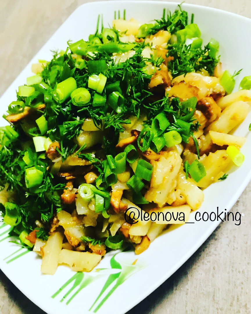Жаренный картофель с лисичками