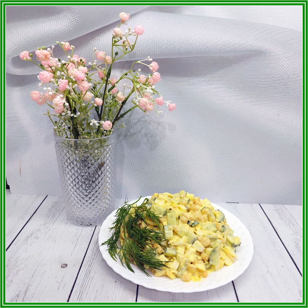 Салат из яиц, огурцов и кукурузы