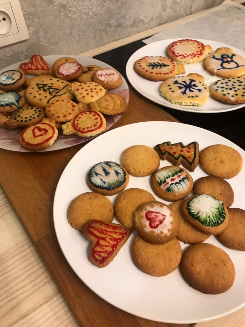 Печенье с орехами и глазурью