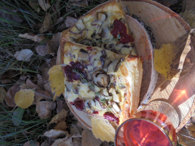 Слоеный пирог с белыми грибами и вялеными помидорами/Torta salata con porcini e pomodori secchi