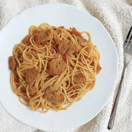 Спагетти с соевым мясом и овощами (веган)