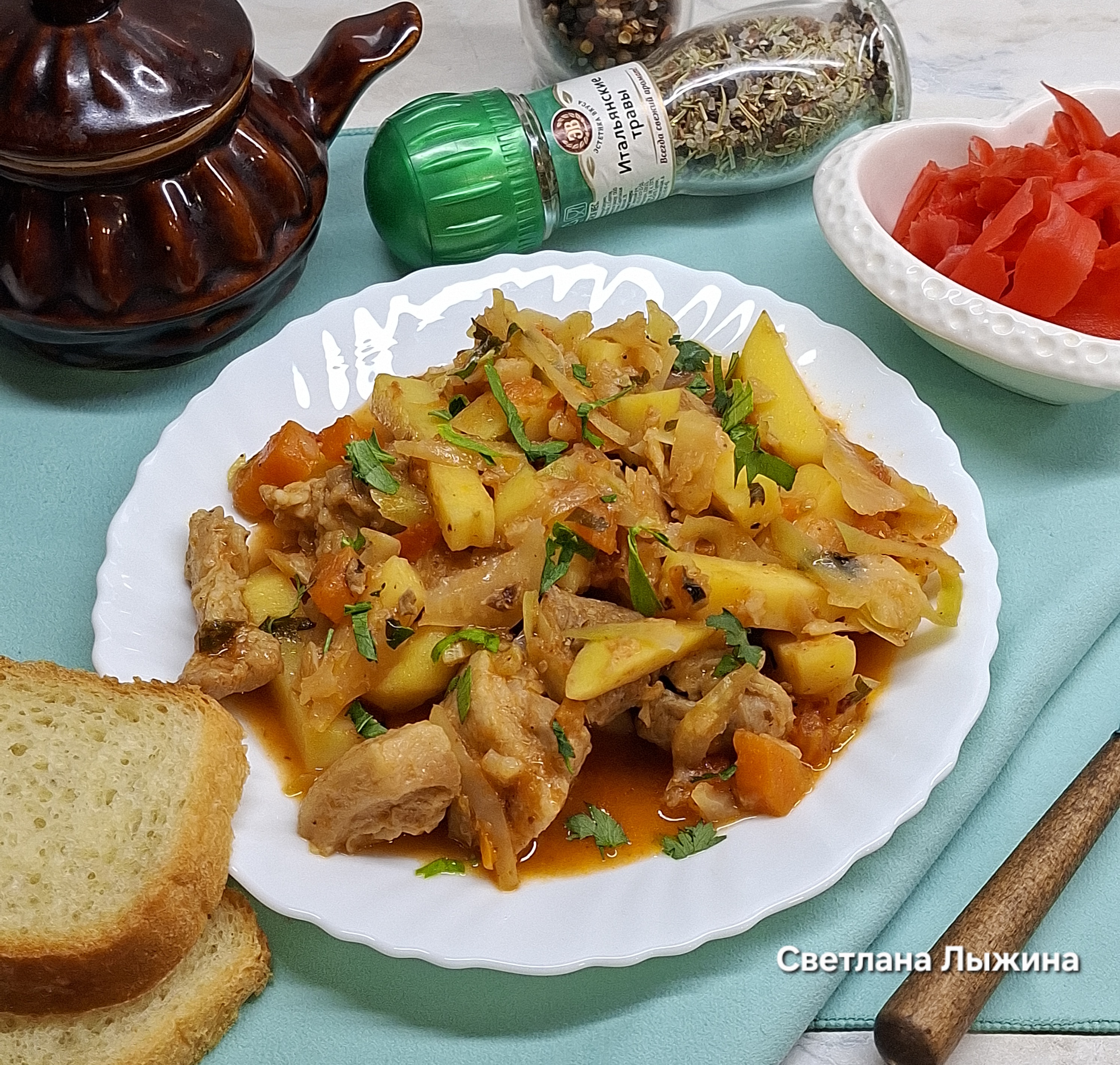 Овощное рагу со свининой в мультиварке