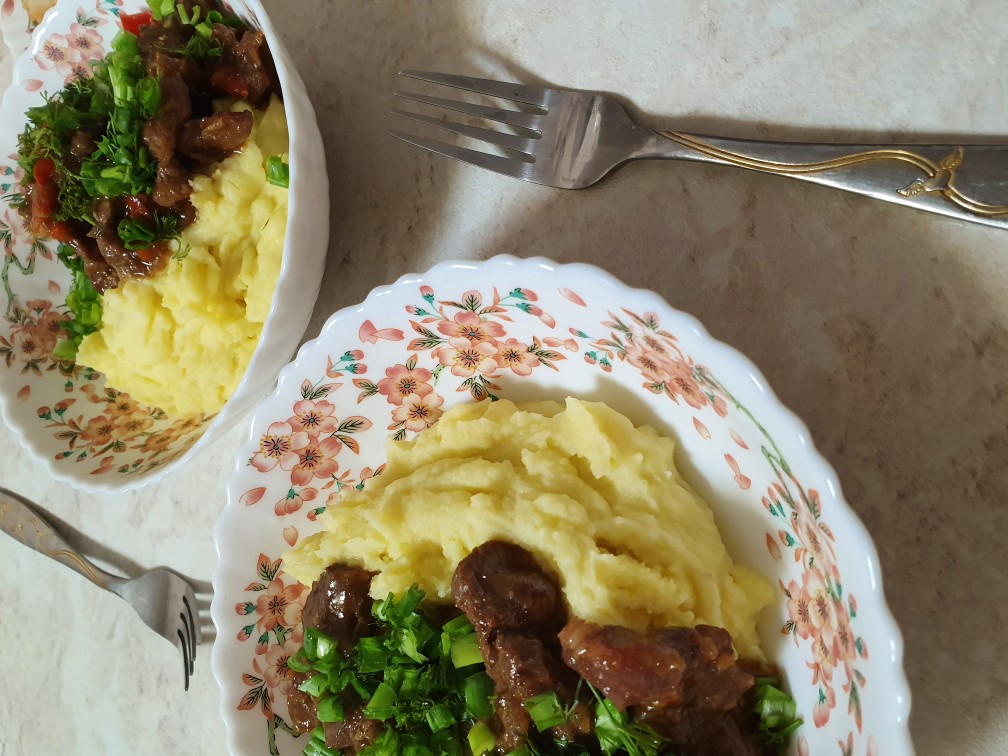 Гуляш с говядиной и овощами. Пошаговый рецепт гуляша