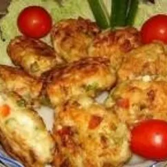 Куриные котлетки с овощами и сыром